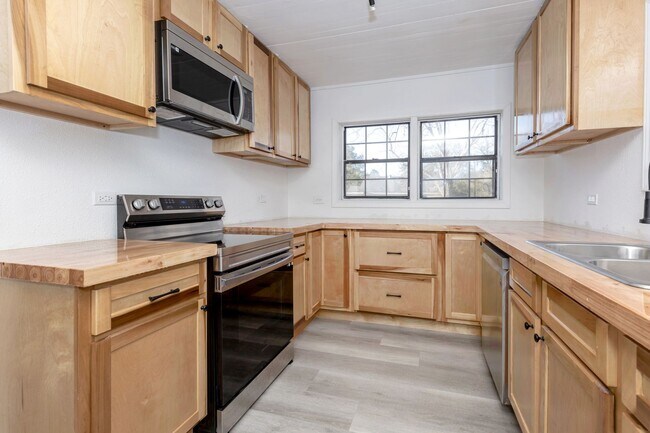 Building Photo - Fully remodeled home for rent!