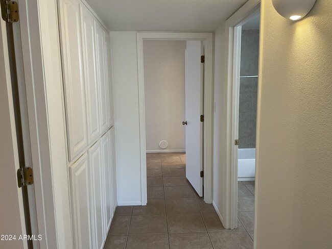 Building Photo - 8473 E Pierce St