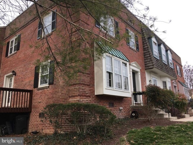Building Photo - 6626 Hillandale Rd