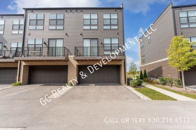Building Photo - 2239 Parkside Dr