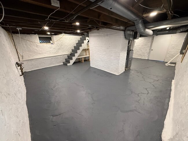 Building Photo - 860 Church St