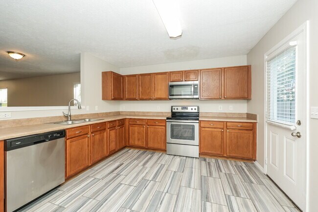 Building Photo - 5240 Sunsail Dr