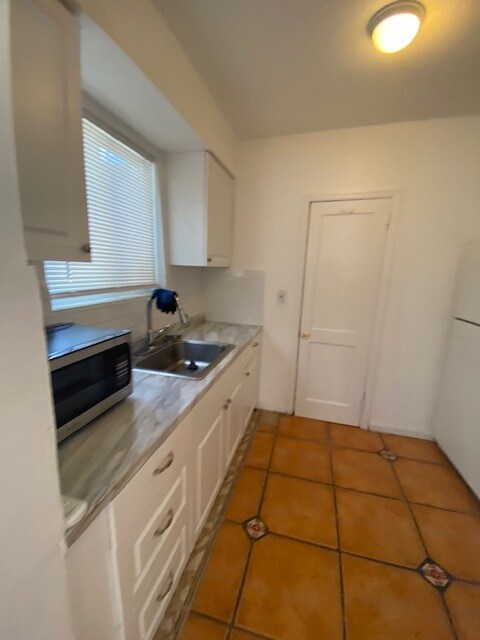 Building Photo - 611 74th St