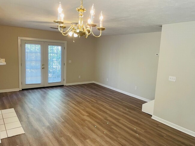 Building Photo - Townhouse off Hartsfield Road-$500 off first months rent!