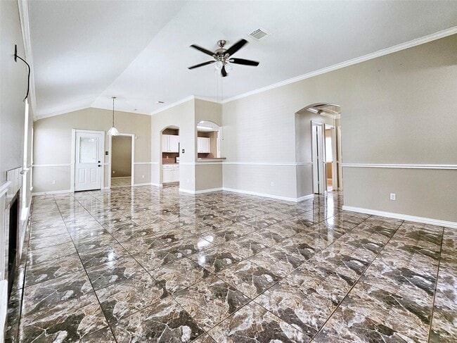 Building Photo - 16611 Creek Trail