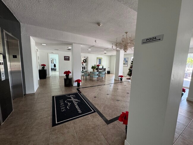 Building Photo - 33 S Gulfstream Ave