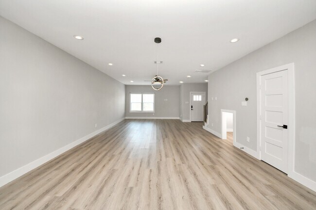 Building Photo - 807 Avenue J