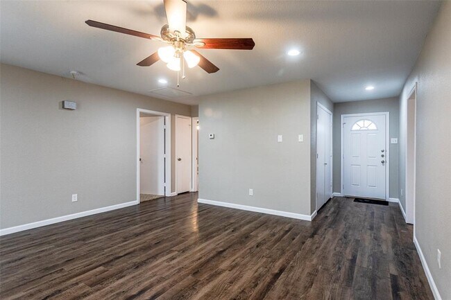 Building Photo - 10541 Cradlerock Dr