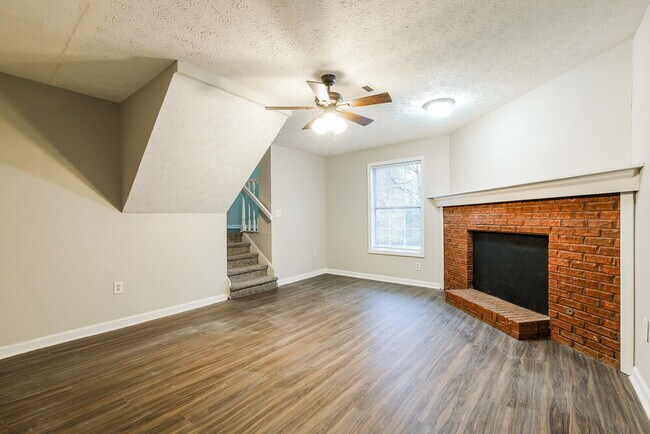 Building Photo - 3296 Goldenchain Dr