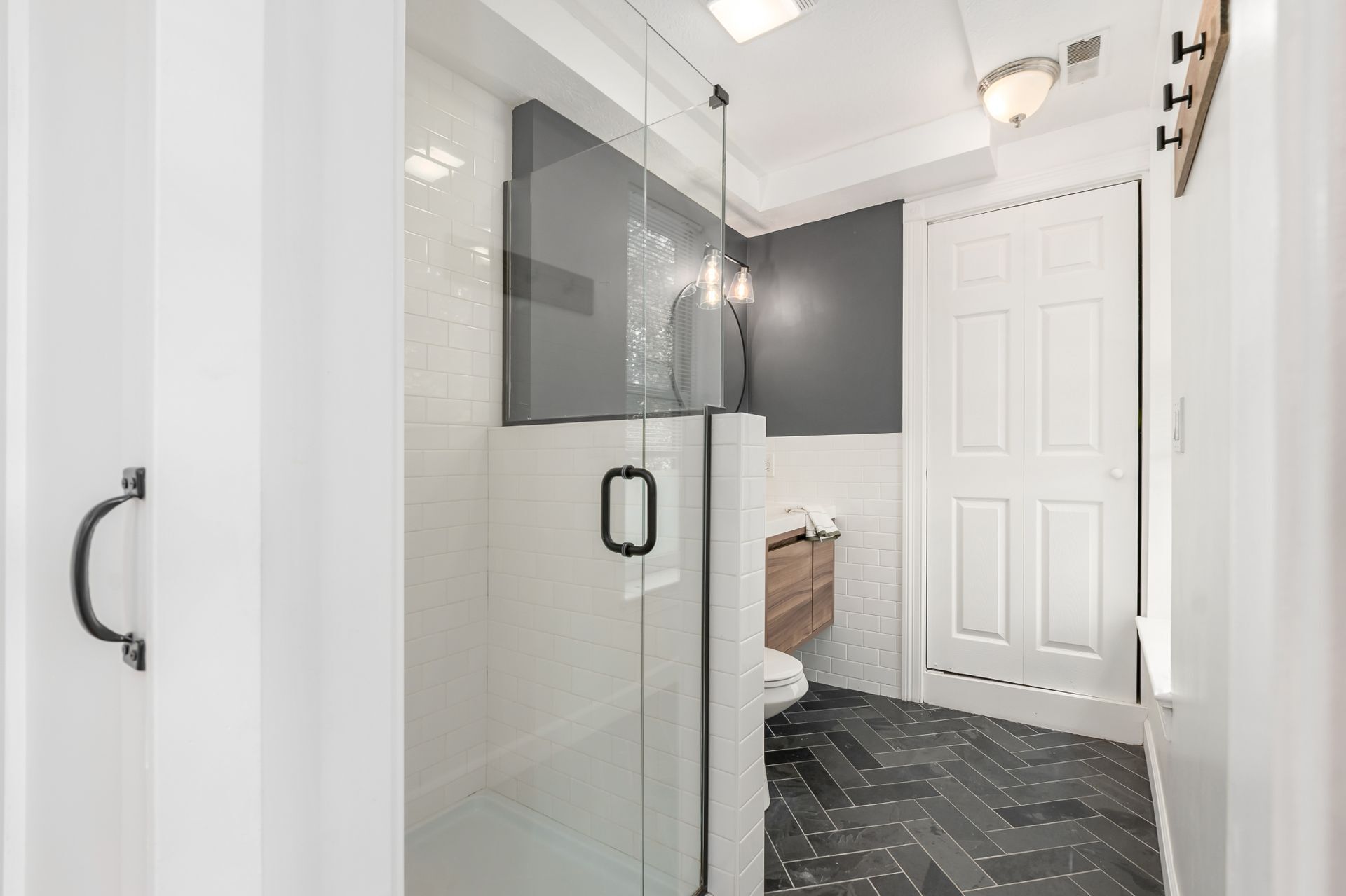 Bathroom - 36 E Kossuth St