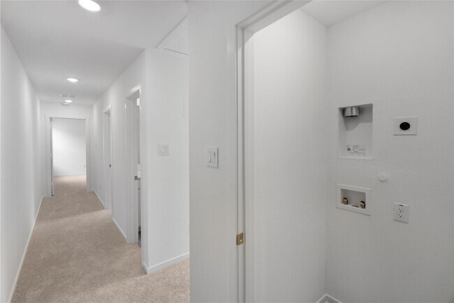 Building Photo - 725 Wagtail Dr