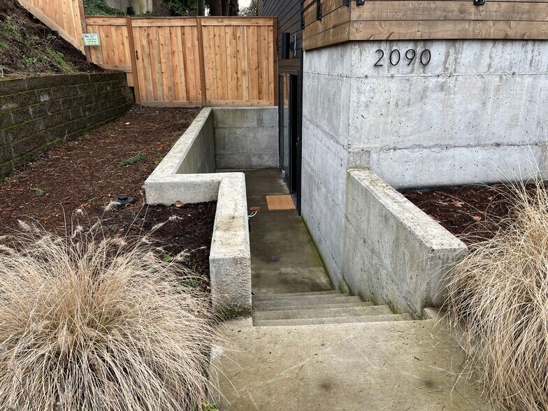 Separate entrance to ADU apartment - 2090 NE Morgan St