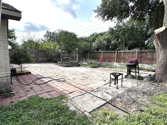 Building Photo - 6914 La Violetta Dr