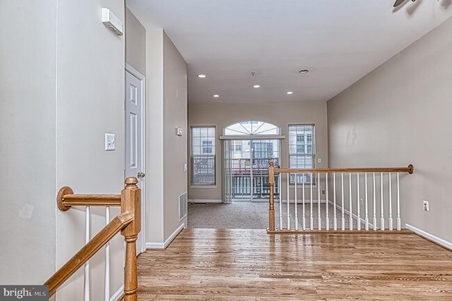 Building Photo - 5832 Cowling Ct