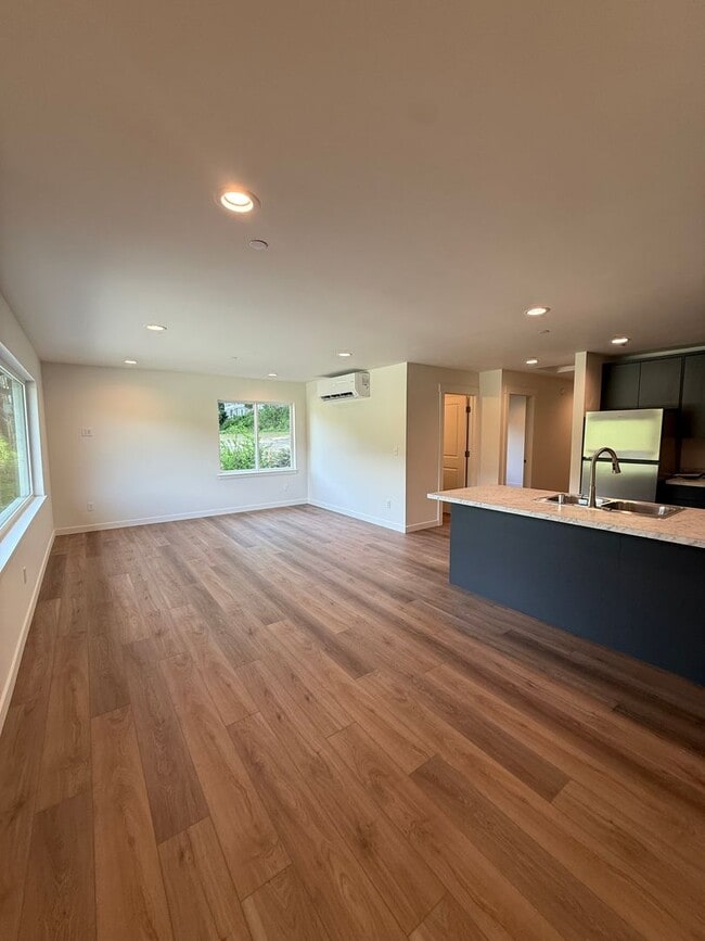 Building Photo - 705 W Lake Samish Dr