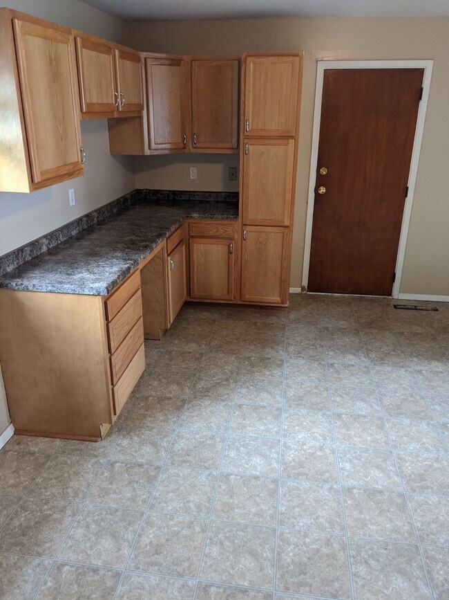 Building Photo - Now leasing for move in August 1st 2026!