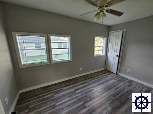 Building Photo - 255 Nelle Ave