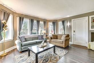 Building Photo - 1540 Fowler Ave