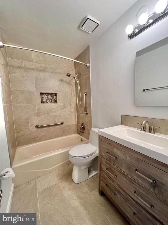 Building Photo - 5504 Woodlawn Manor Ct