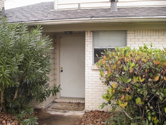 Building Photo - 10834 Sugar Hill Dr