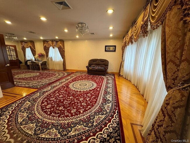 Primary Photo - 109-04 Myrtle Ave