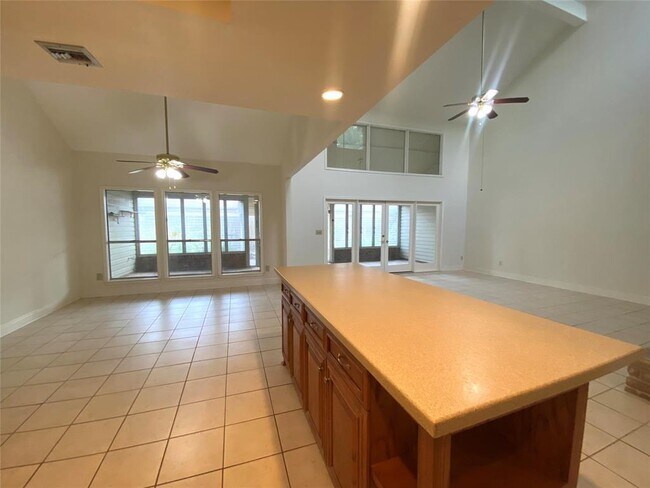 Building Photo - 14803 El Miranda Dr
