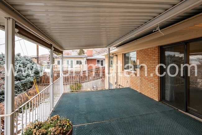 Building Photo - 3608 Eastwood Dr