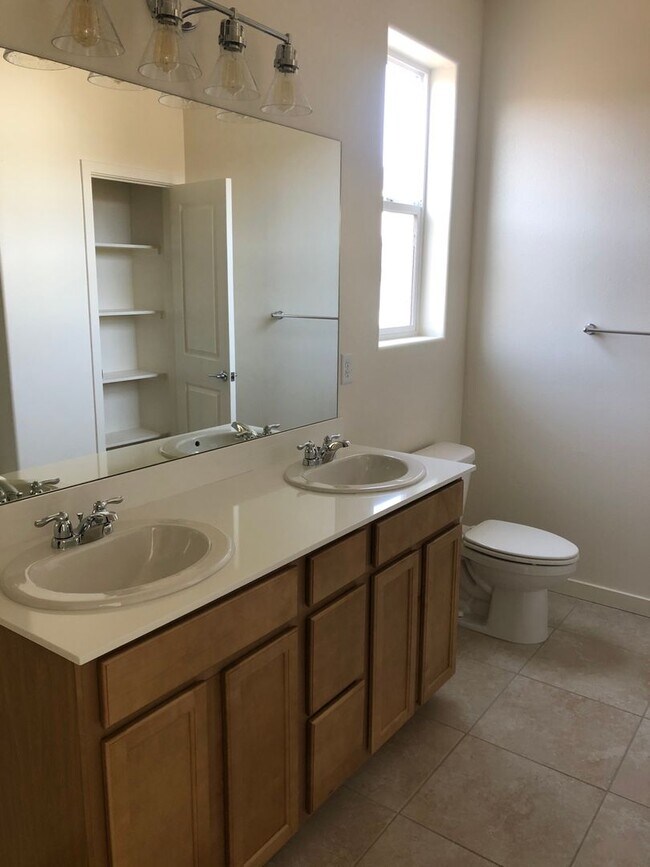 Building Photo - Rancho San Rafael Townhome