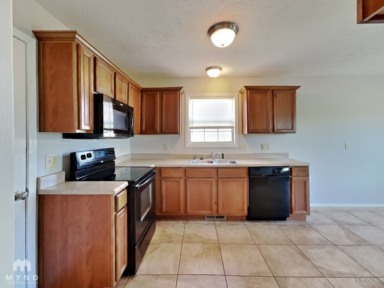 Building Photo - 4876 W Skyler Dr