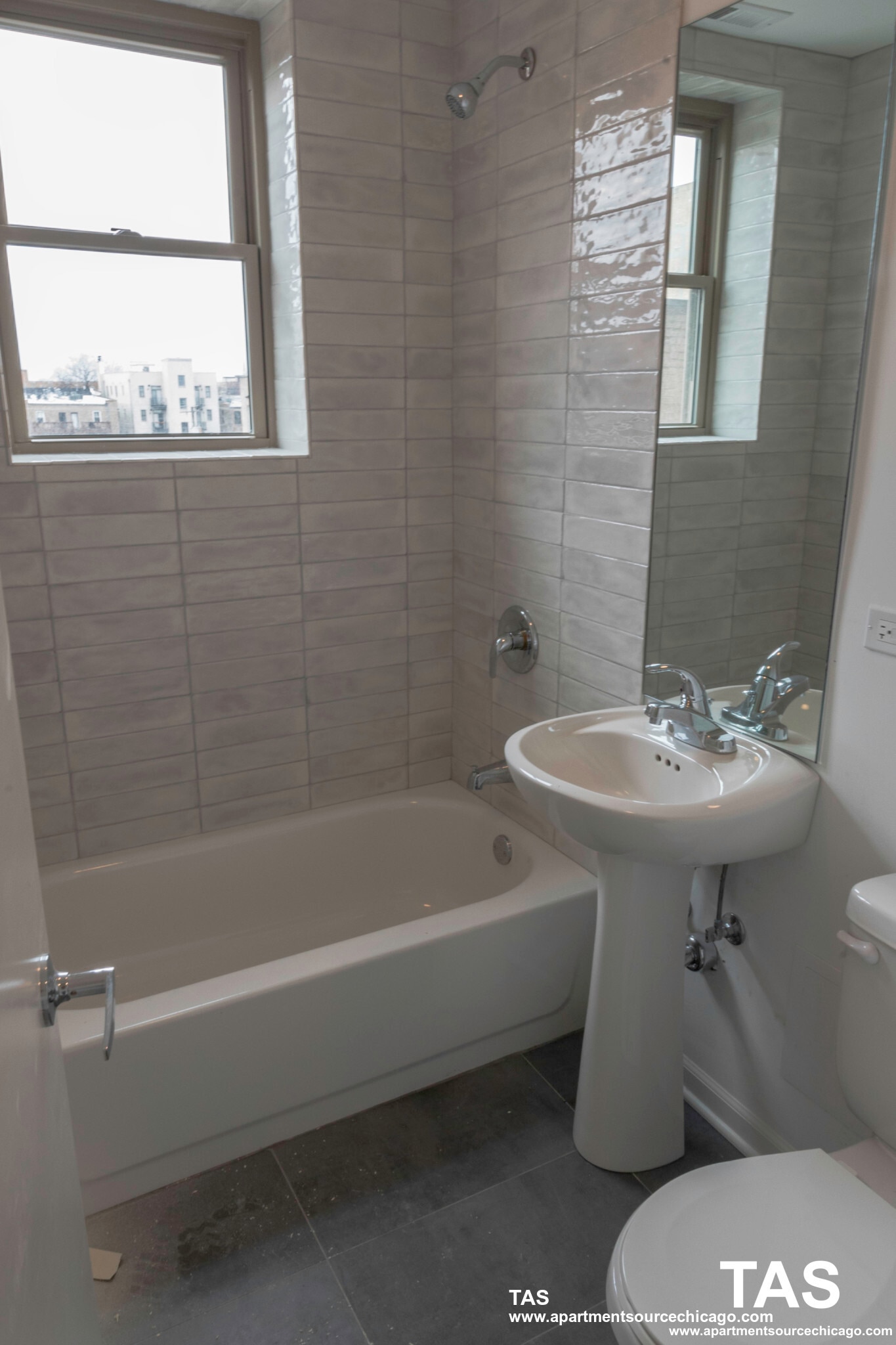 Building Photo - 940 W Winona St