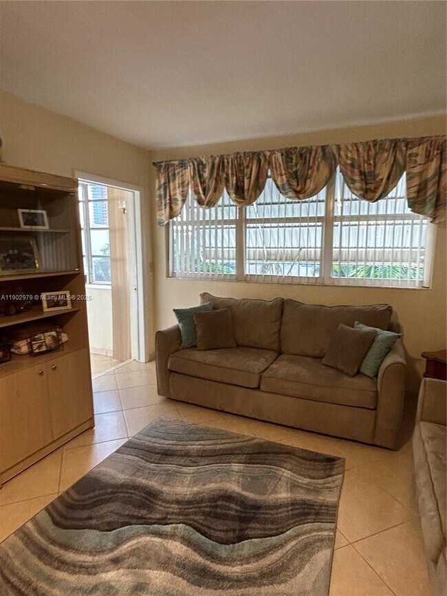 Primary Photo - 1333 E Hallandale Beach Blvd