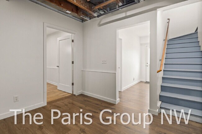 Building Photo - Delightful Magnolia 4br Remodel * Walkable Salmon Bay Location, Central Yet Quiet