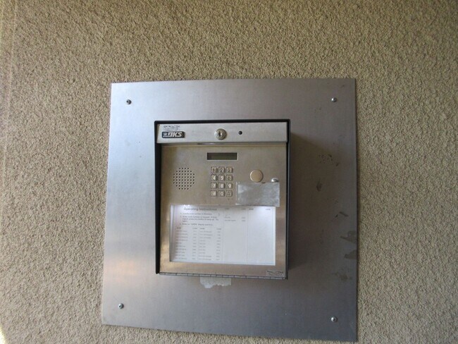 Building Photo - 2 bedroom Canoga Park condo on Eton Avenue...