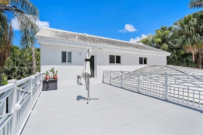Building Photo - 9200 N Bayshore Dr