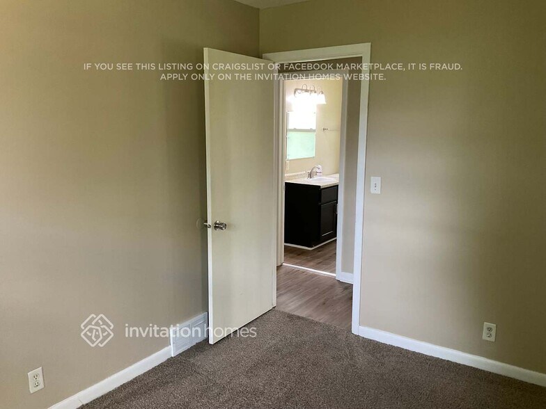 Building Photo - 816 81st Ave N