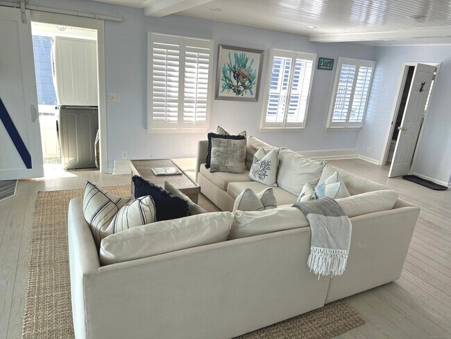 Building Photo - 2149 Fairfield Beach Rd