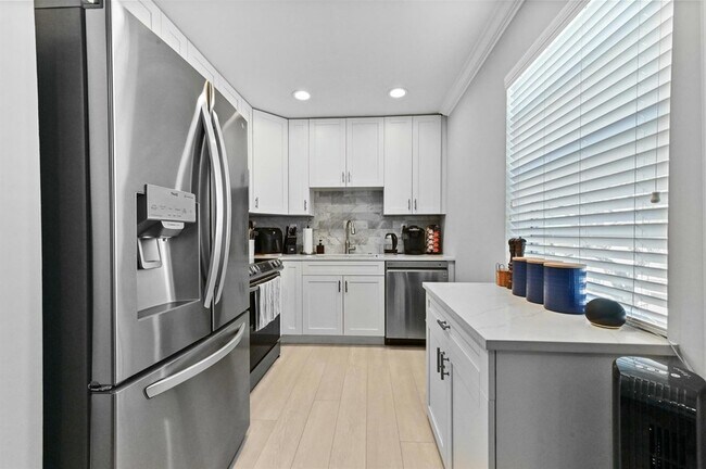 Building Photo - 279 Normandy Ln
