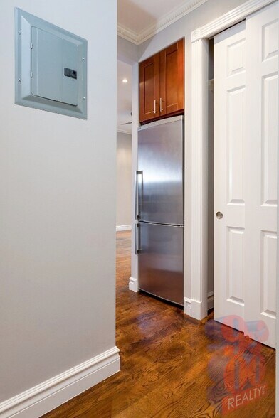 Building Photo - 290 W 12th St