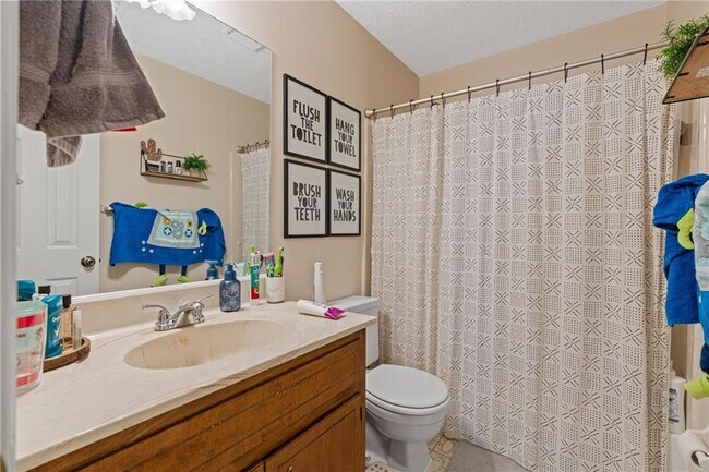 Building Photo - 766 Chesterfield Dr