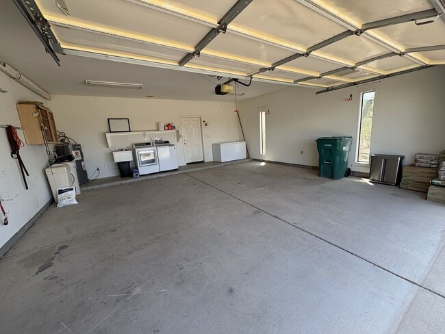 Building Photo - Vail School District Horse property with f...