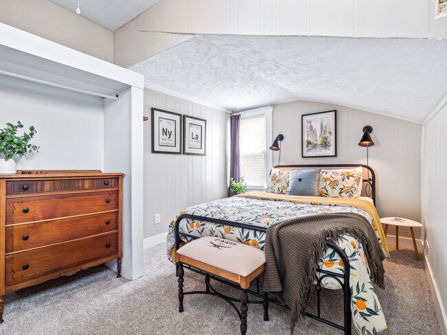 Building Photo - 971 Hayes Ave