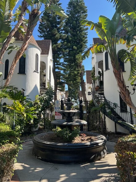 Primary Photo - 1116 E Lexington Dr