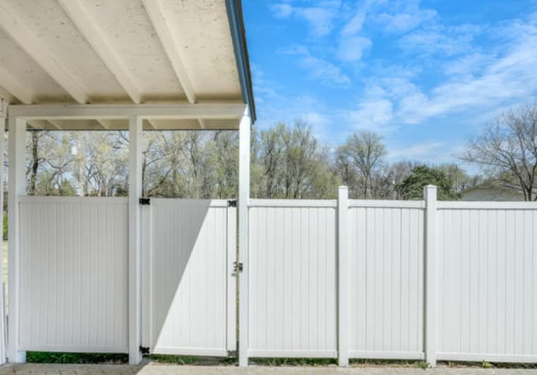 Building Photo - 142 E. Wood