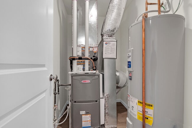 Building Photo - 5918 Hawkweed Dr