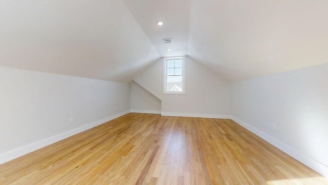 Building Photo - 73A Trowbridge St