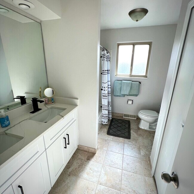 Building Photo - 14372 W Archer Ave