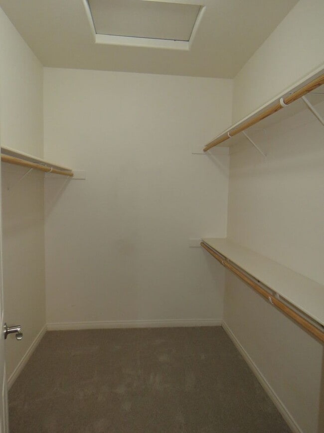 Building Photo - Beautiful 3/2 in the heart of JT!