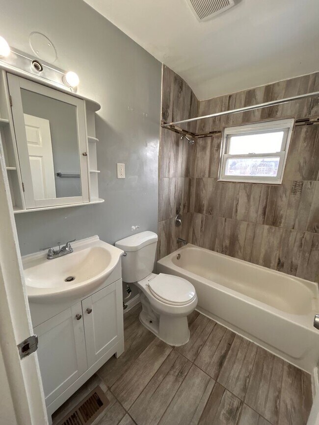 Building Photo - 1409 Nicolay Way