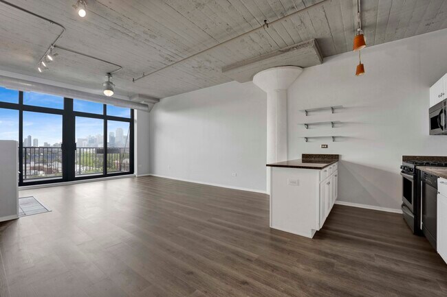 Building Photo - 1525 S SANGAMON St