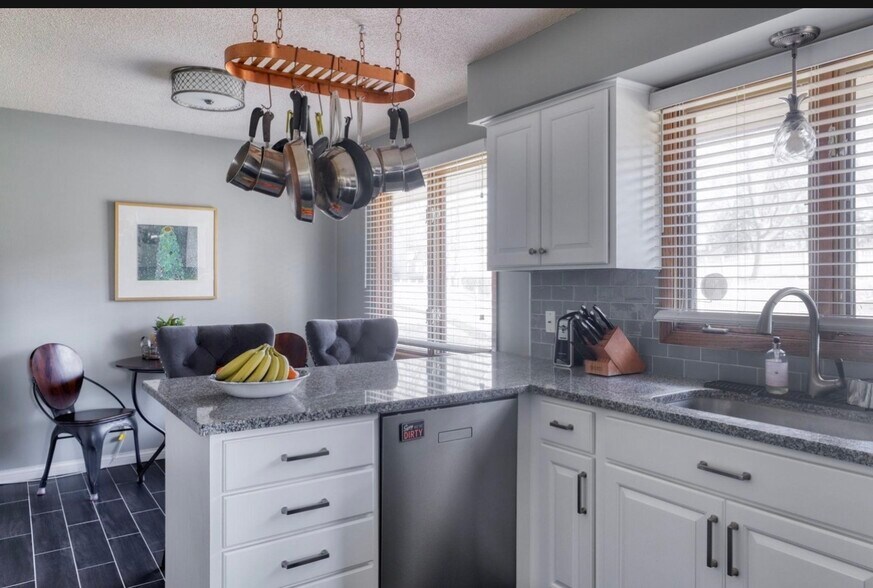 Building Photo - 9240 Chesshire Ln N